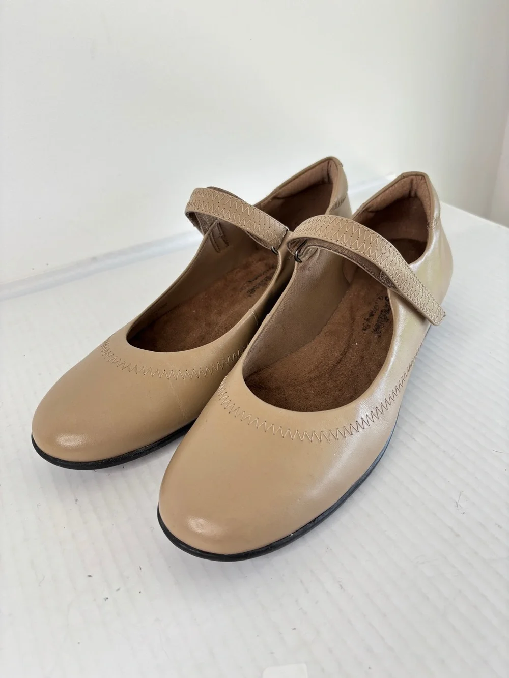 Walking Cradles Mary Jane Ballet Flats Sz 10.5 N Tan Leather Womens Comfort Shoe